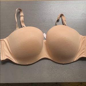 VICTORIA’S SECRET BODY BY VICTORIA STRAPLESS BRA